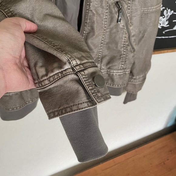 Faux leather jacket - Picture 3 of 4